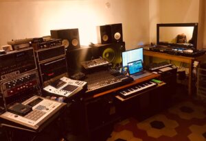 CORSI PERSONALIZZATI PER DJ E TURNTABLIST, PRODUCER, SONG WRITER, REMIXER